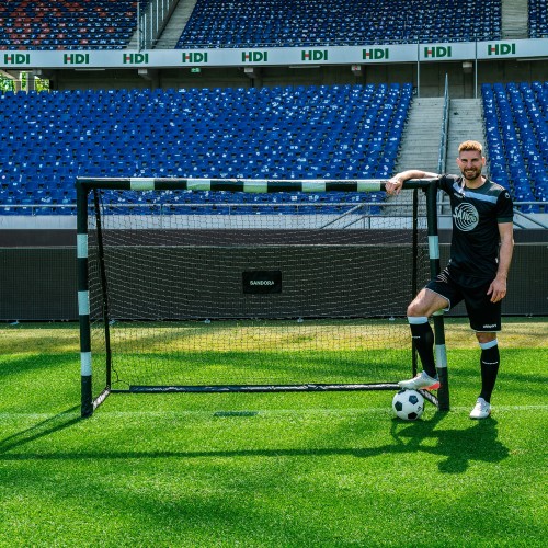 bramka Sandora Hattrick_L_Ron Zieler.jpg