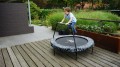 trampolina Tiggy 140cm czarno-szara poręcz_plener.jpg