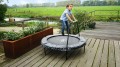trampolina Tiggy 140cm czarno-szara poręcz_plener3.jpg